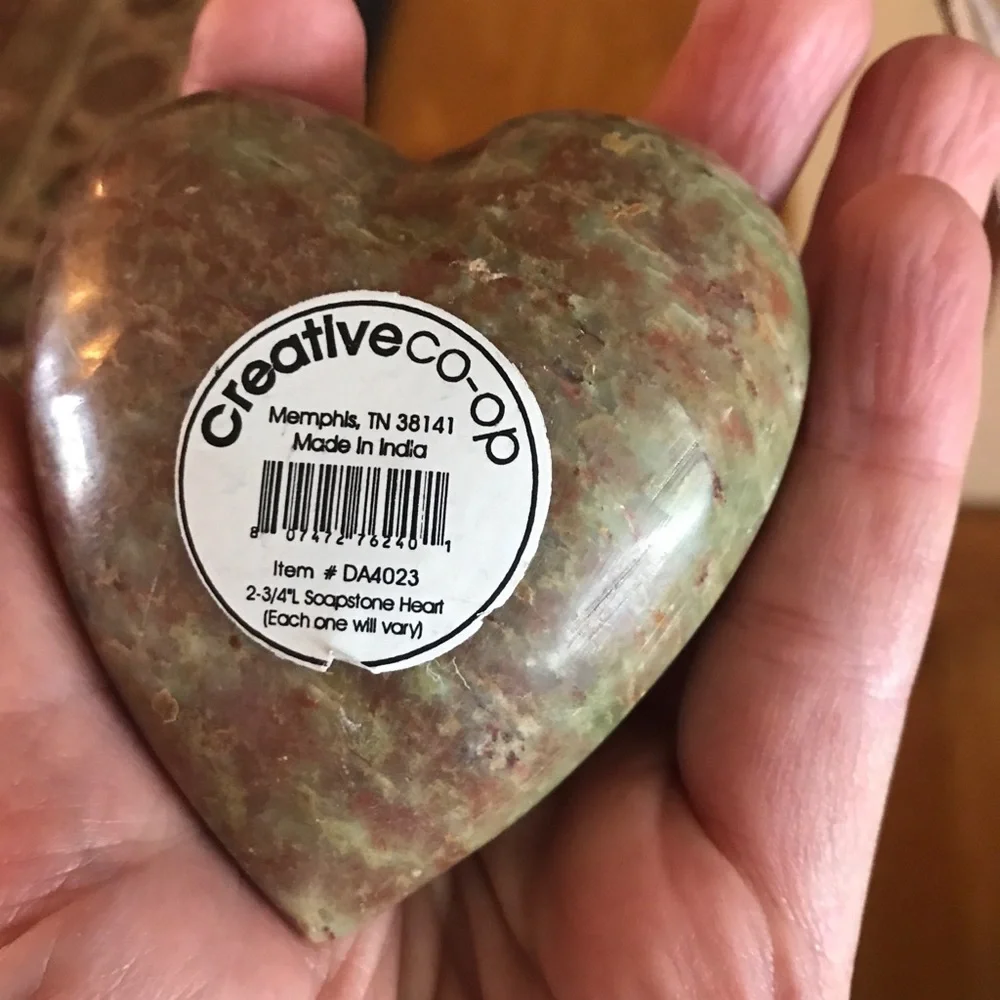 Soapstone heart shaped paperweight - Picture 3 of 12